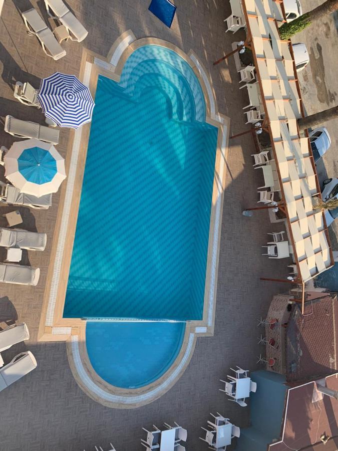 Holiday Hotel Kusadası Exteriör bild